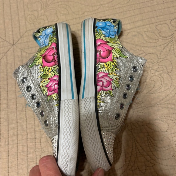 Skechers Metallic Silver studded Rose Tattoo Print Sneakers - Picture 3 of 6